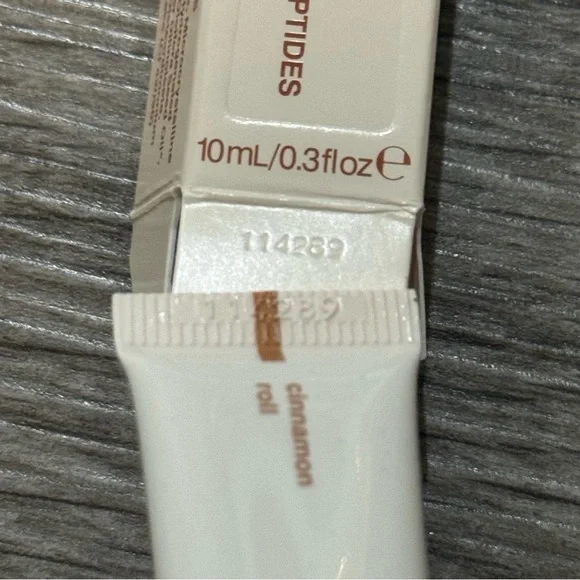 Rhode cinnamon Roll Lip Tint Limited Edition Brand new - Picture 9 of 13